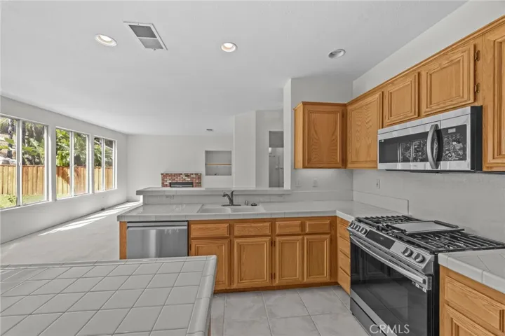 388 Snowbird Lane, Corona, California 92882