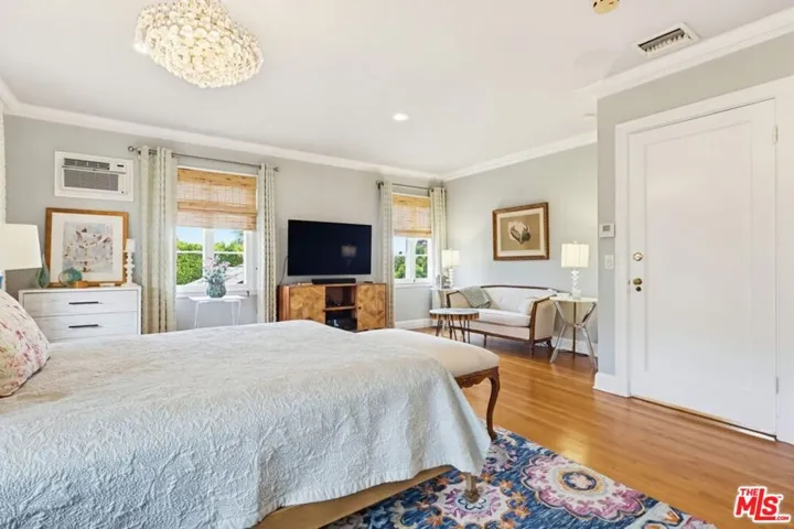 516 S Rimpau Boulevard, Los Angeles, California 90020