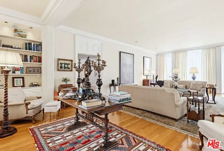 516 S Rimpau Boulevard, Los Angeles, California 90020