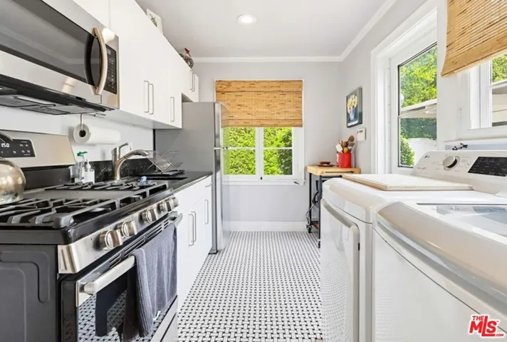 2nd laundry w/kitchenette