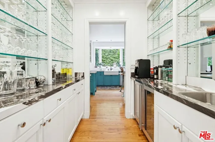 wet bar&butler's off famrm