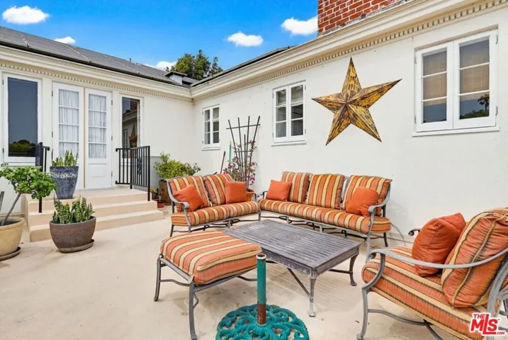 516 S Rimpau Boulevard, Los Angeles, California 90020