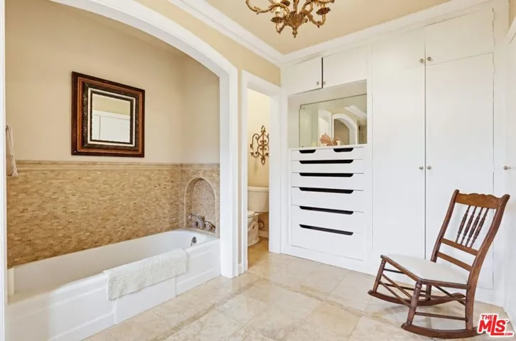516 S Rimpau Boulevard, Los Angeles, California 90020