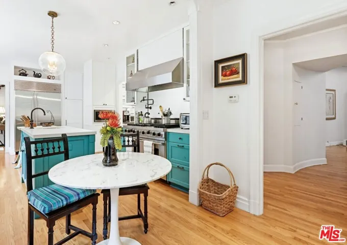 516 S Rimpau Boulevard, Los Angeles, California 90020