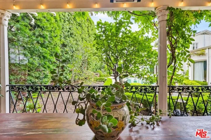 516 S Rimpau Boulevard, Los Angeles, California 90020