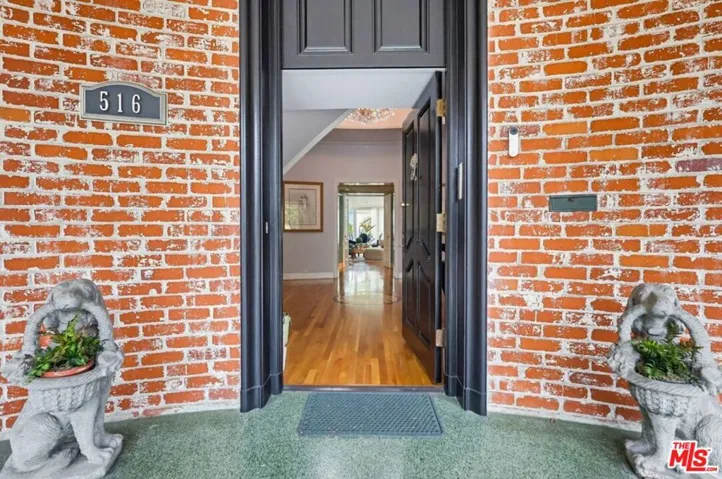 516 S Rimpau Boulevard, Los Angeles, California 90020