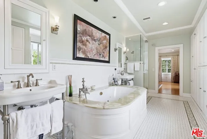516 S Rimpau Boulevard, Los Angeles, California 90020