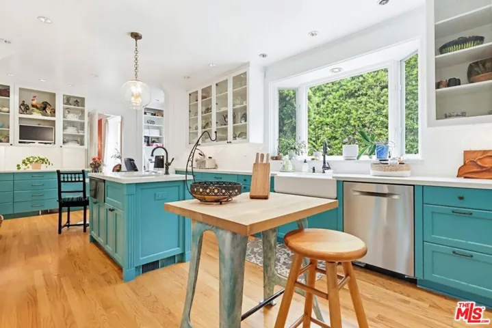516 S Rimpau Boulevard, Los Angeles, California 90020