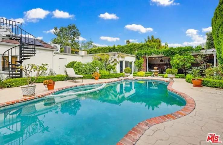 pool & spa