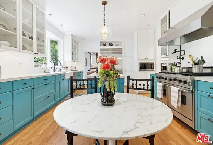516 S Rimpau Boulevard, Los Angeles, California 90020