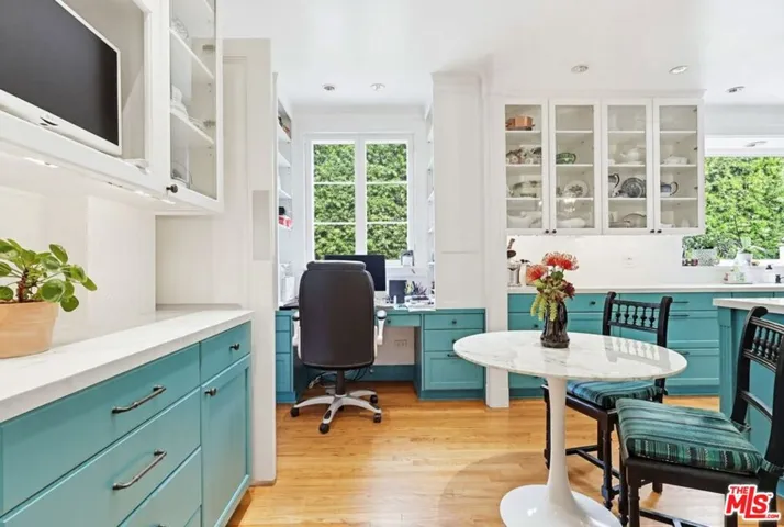 516 S Rimpau Boulevard, Los Angeles, California 90020
