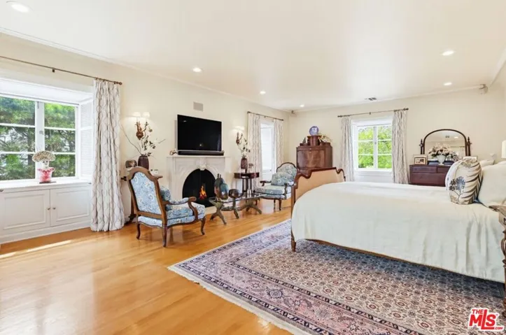 516 S Rimpau Boulevard, Los Angeles, California 90020
