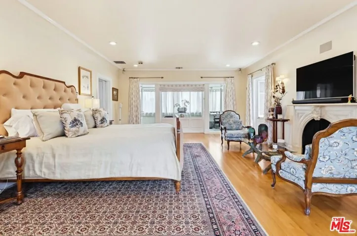 516 S Rimpau Boulevard, Los Angeles, California 90020