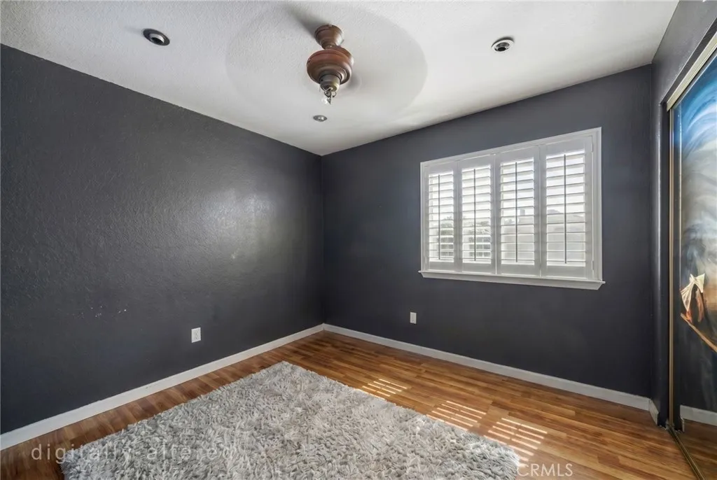Downstairs bedroom Ai removal of furniture