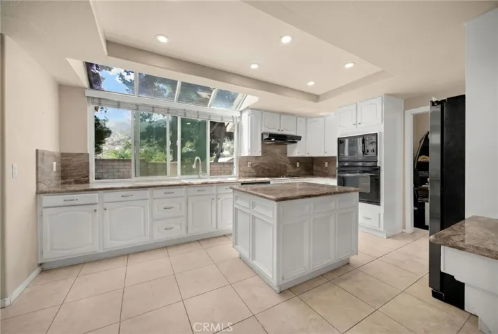 Kitchen Ai removal of personal items