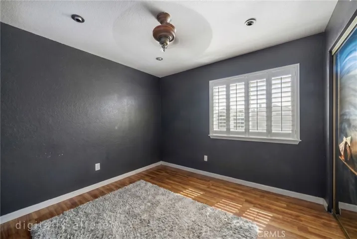Downstairs bedroom Ai removal of furniture
