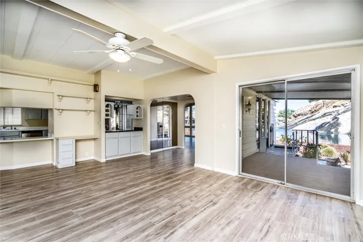 DEN/FAMILY ROOM