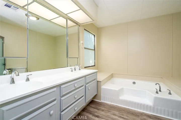 DOUBLE SINKS IN MASTER BATHROOM