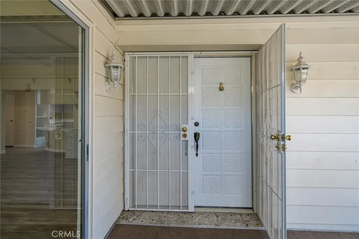 FRONT DOUBLE DOOR ENTRY