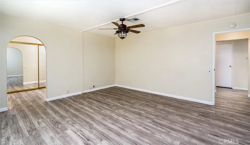 LARGE MASTER BEDROOM