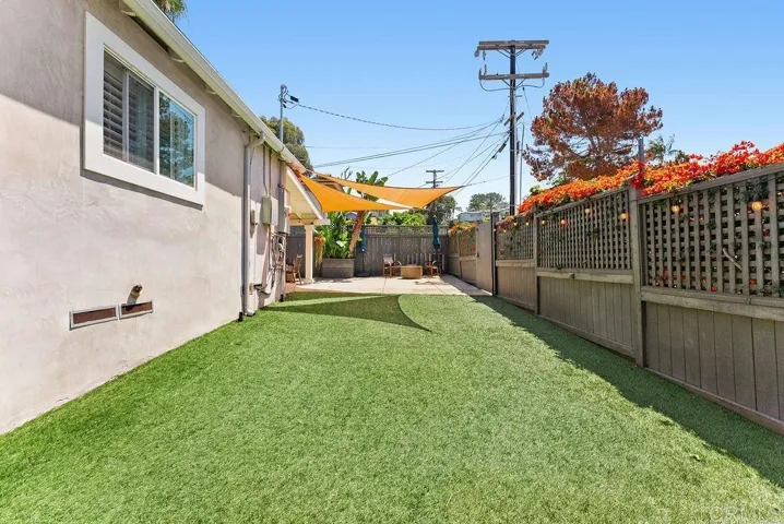 Wonderful large yard space with easy maintenance turf!