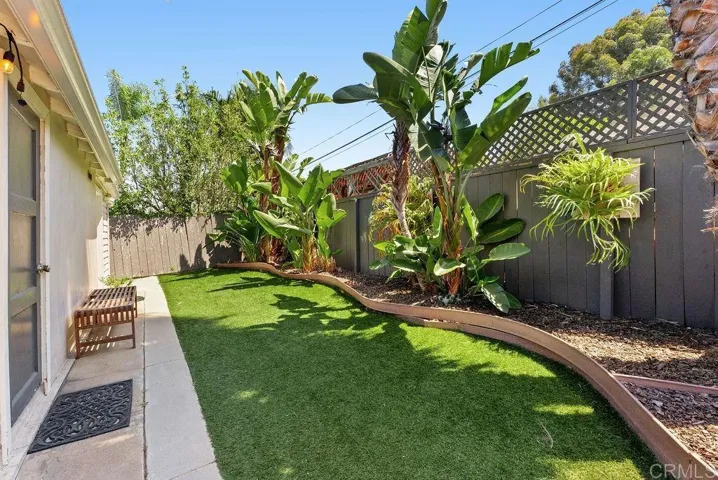 Tranquil and tropical yard!