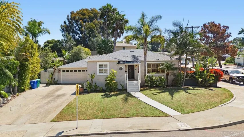 Huge driveway, great for parking extra cars!