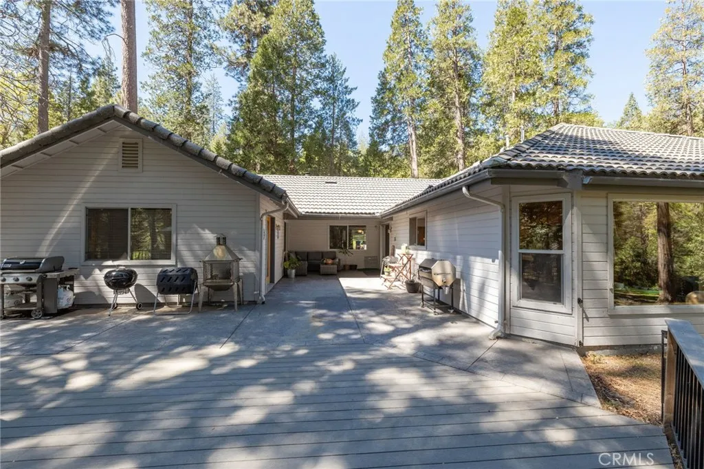 Large deck lots of room to entertain or relax and enjoy the view.
