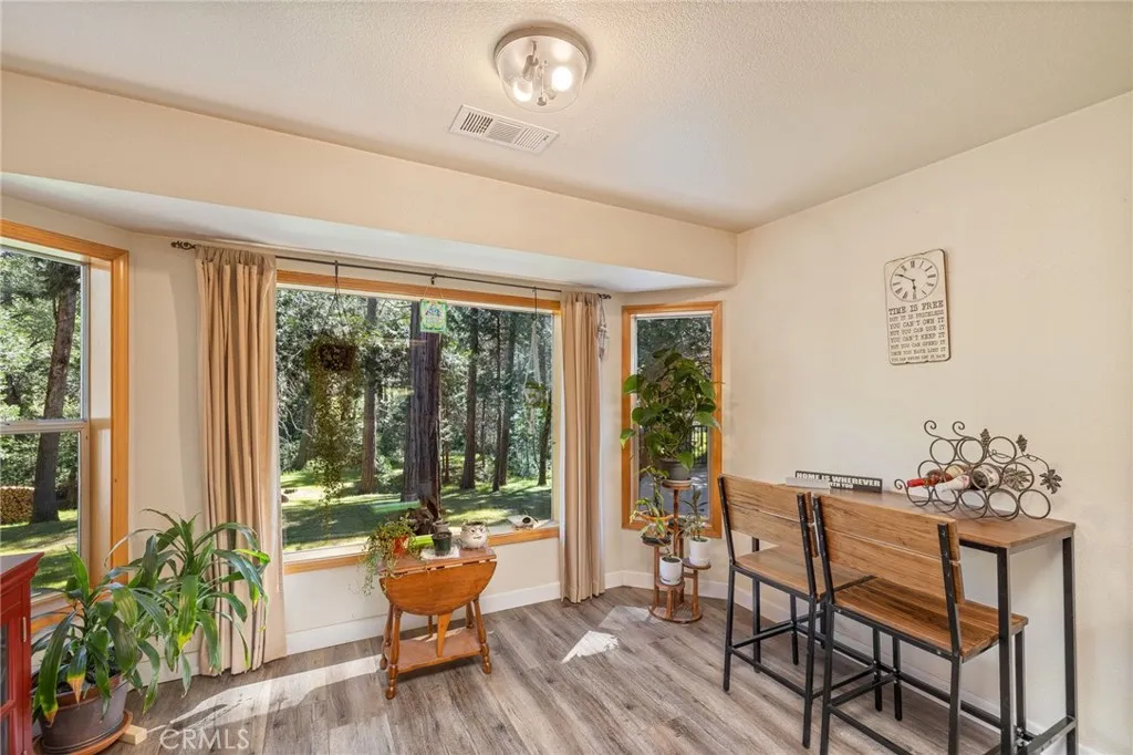 breakfast nook area
