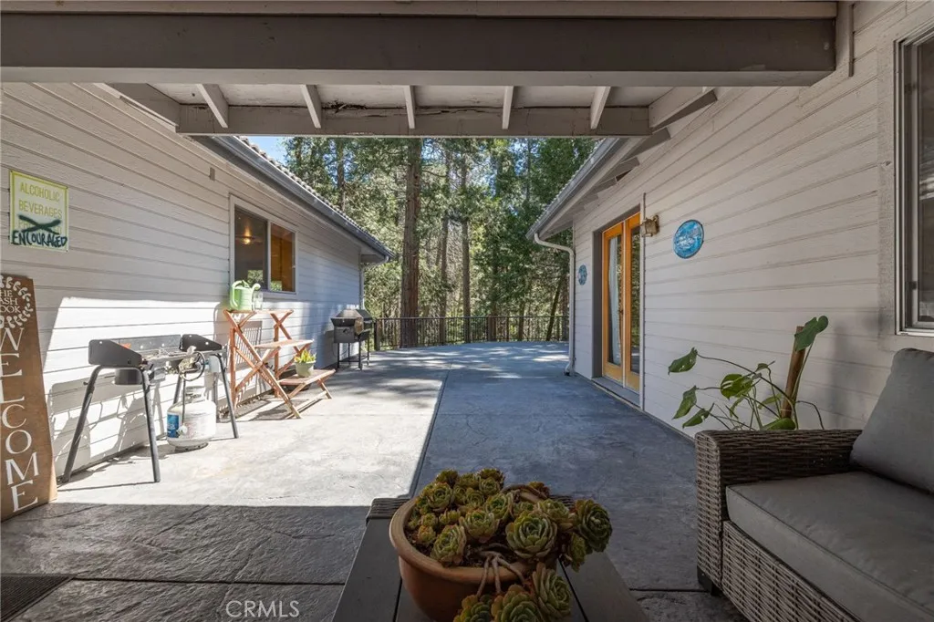 deck access from dining area and guest bedroom