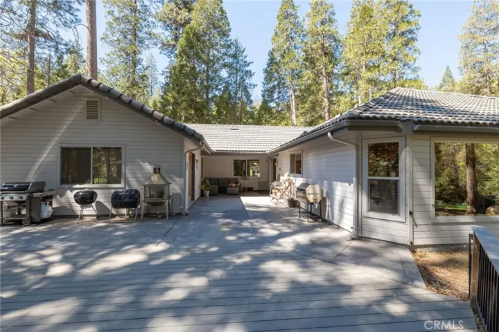 Large deck lots of room to entertain or relax and enjoy the view.
