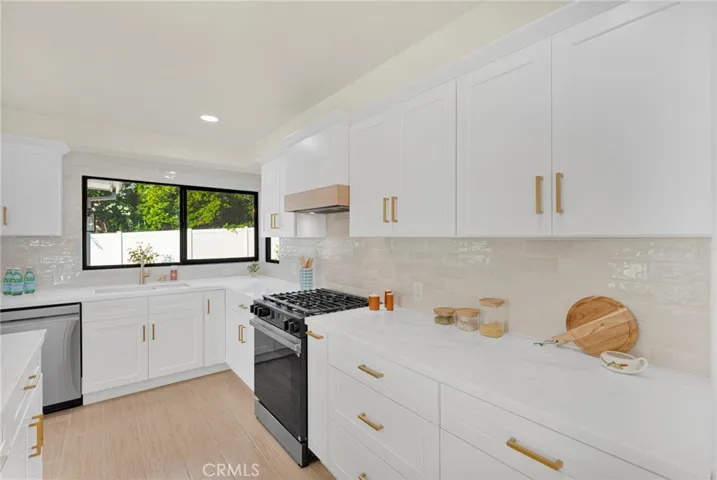 195 Anita Drive, Pasadena, California 91105