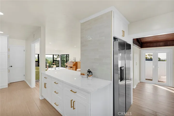 195 Anita Drive, Pasadena, California 91105