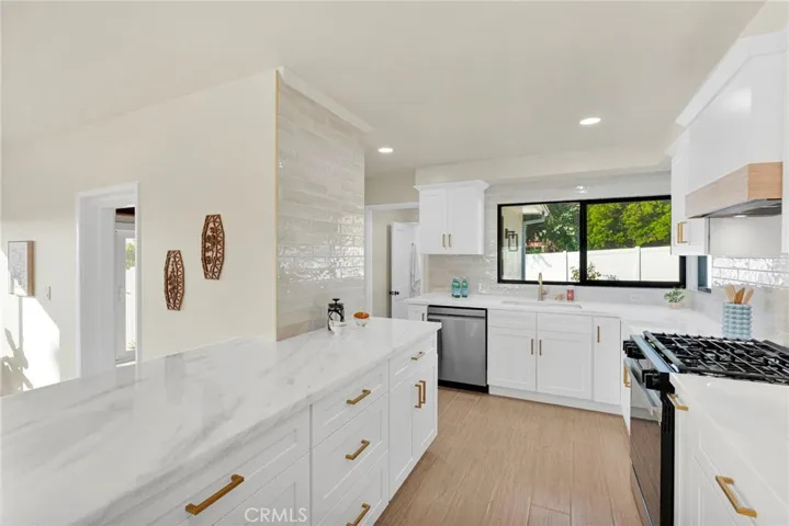 195 Anita Drive, Pasadena, California 91105