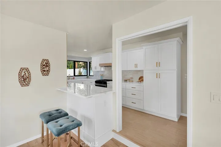 195 Anita Drive, Pasadena, California 91105