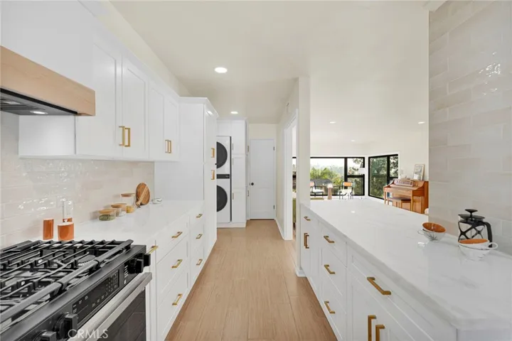 195 Anita Drive, Pasadena, California 91105