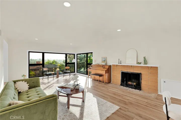 195 Anita Drive, Pasadena, California 91105