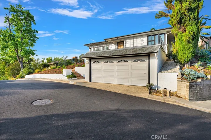 195 Anita Drive, Pasadena, California 91105
