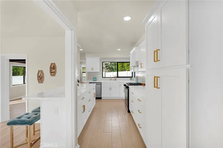 195 Anita Drive, Pasadena, California 91105