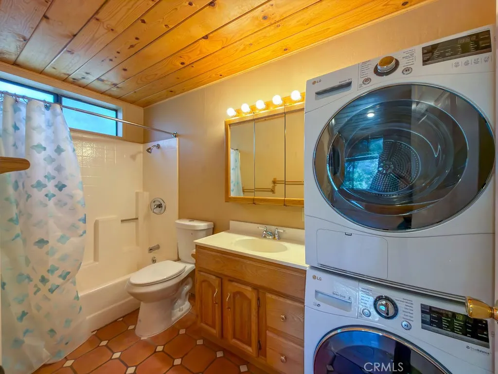 1st floor bathroom