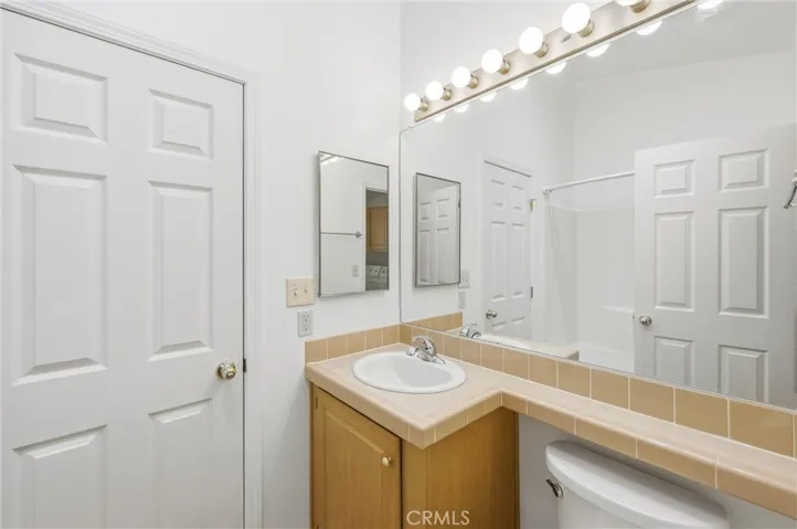 Guest Bathroom with tub/shower