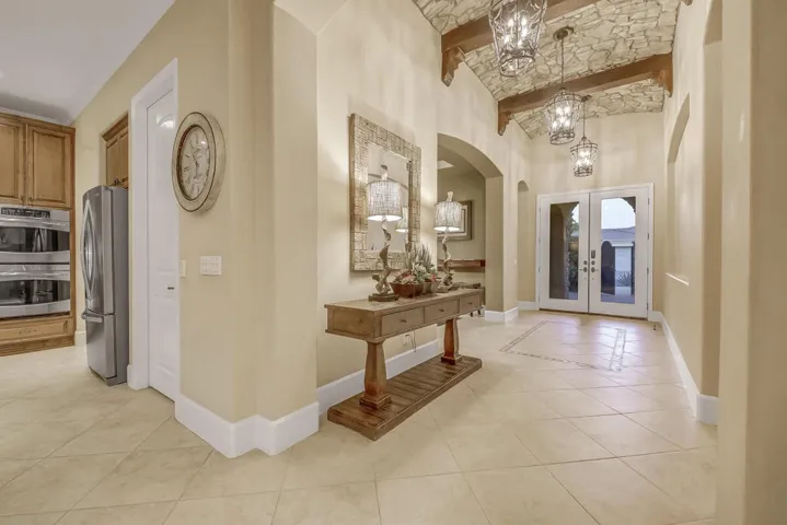 31 FOYER MLS SIZE(1)
