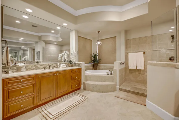 50 MASTER BATH MLS SIZE