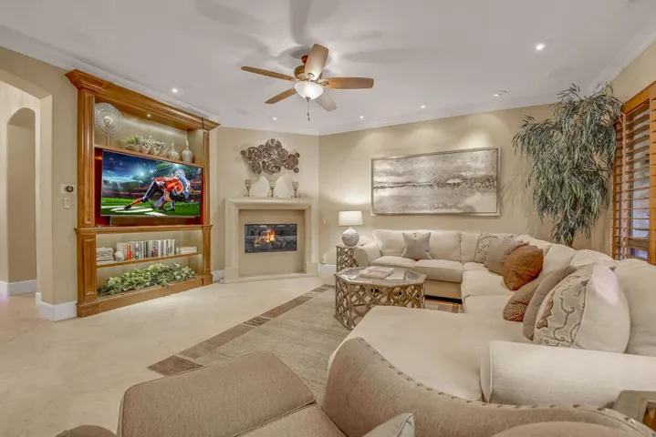 33 LIVING MLS SIZE(1)
