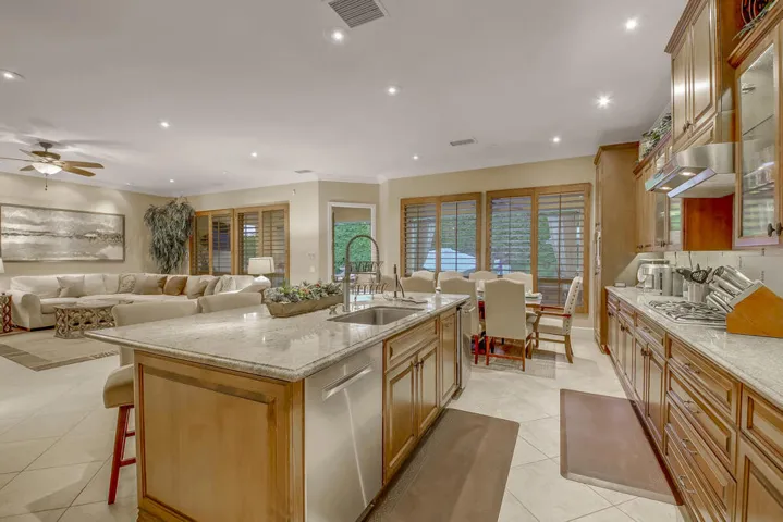 39 KITCHEN MLS SIZE