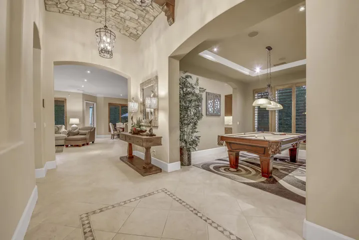 30 FOYER MLS SIZE