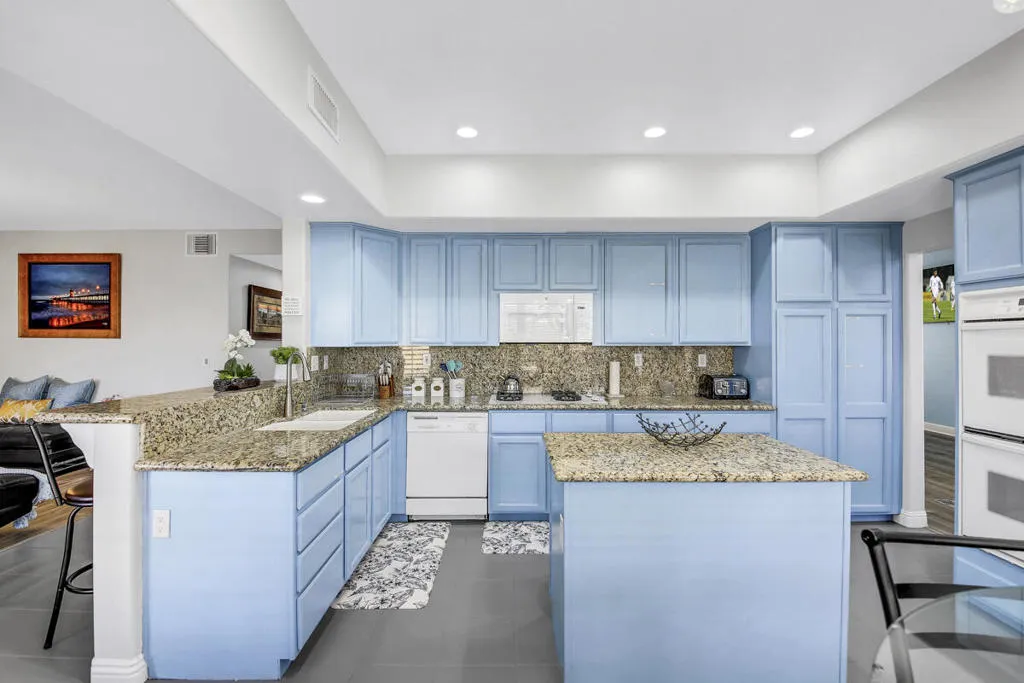 37 KITCHEN MLS SIZE