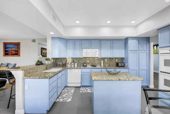 37 KITCHEN MLS SIZE