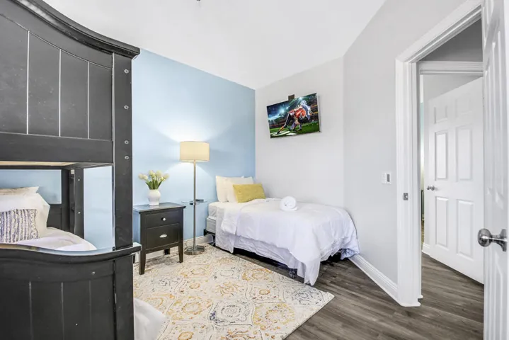 52 BEDROOM MLS SIZE