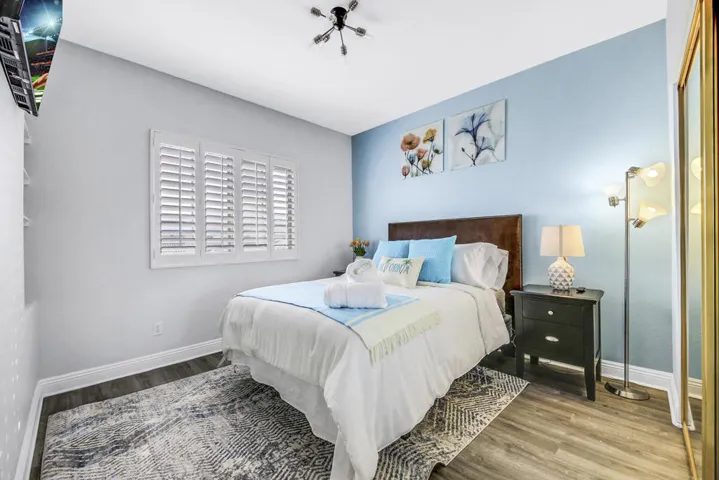 50 BEDROOM MLS SIZE